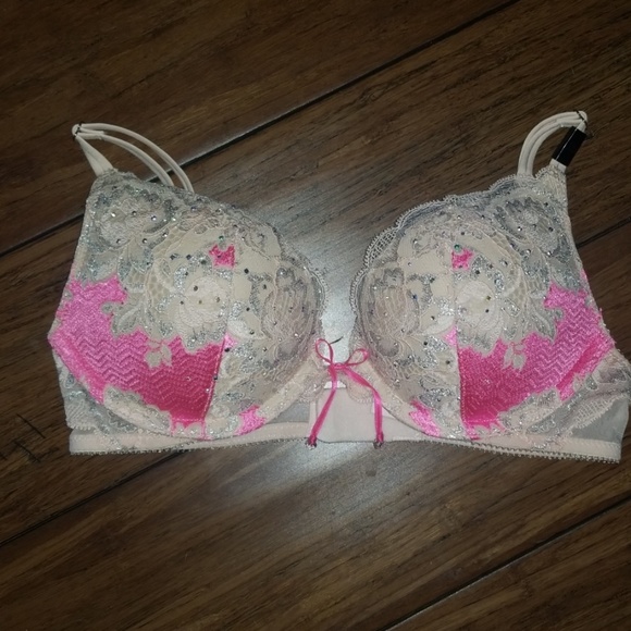 Victoria's Secret Other - Victoria Secret Push Up Bra Size 32A